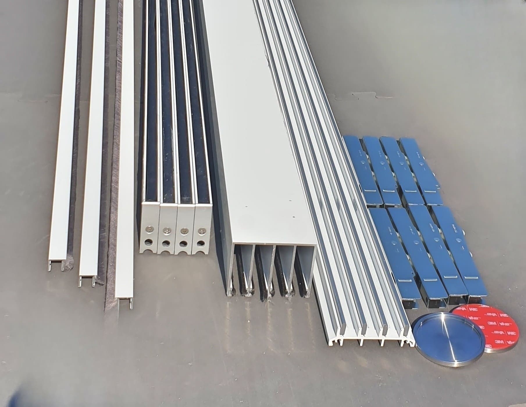 Technik der DELUXE Glasschiebewand – Profile, Laufwagen, Maße